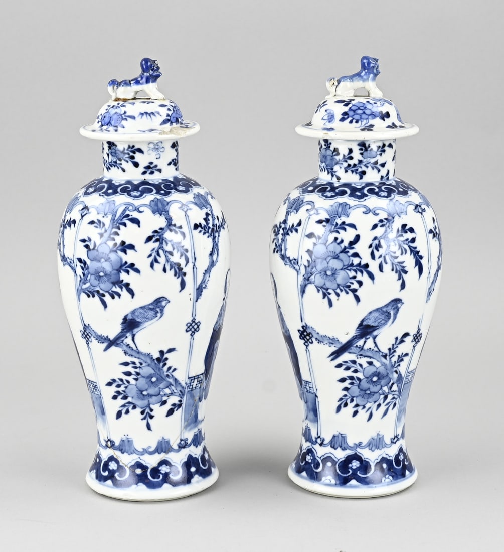 2x Chinese lidded vase, H 28 cm.: Two 19th-century Chinese porcelain lidded vases with geishas and birds in a garden decor. Four-character base mark. Dimensions: H 28 cm. One vase has a hairline crack. One vase is in good condition.