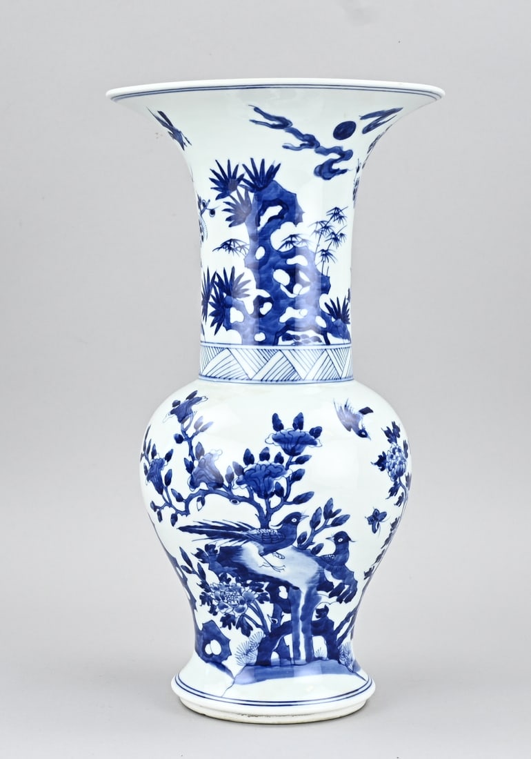Chinese vase, H 39.3 cm.: Old Chinese Kang Xi marked collar vase with garden/bird decoration. Base mark. 20th century. Dimensions: H 39.3 cm. In good condition.