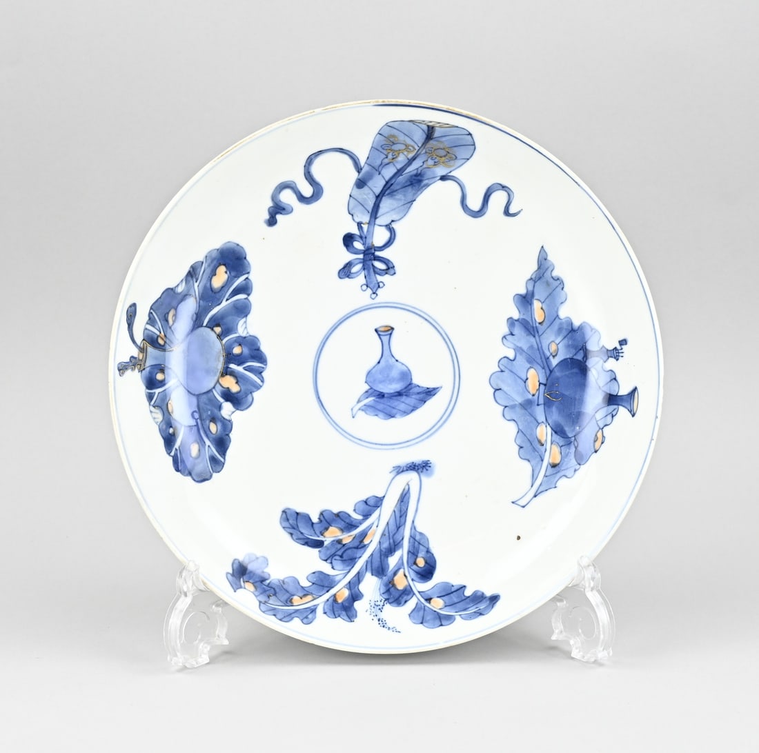 Chinese dish Ø 27.5 cm.: Antique Chinese porcelain Kang Xi dish with tobacco leaf decoration + good luck symbol. With double blue base ring. Dimensions: Ø 27.5 cm. Restored. In good condition.