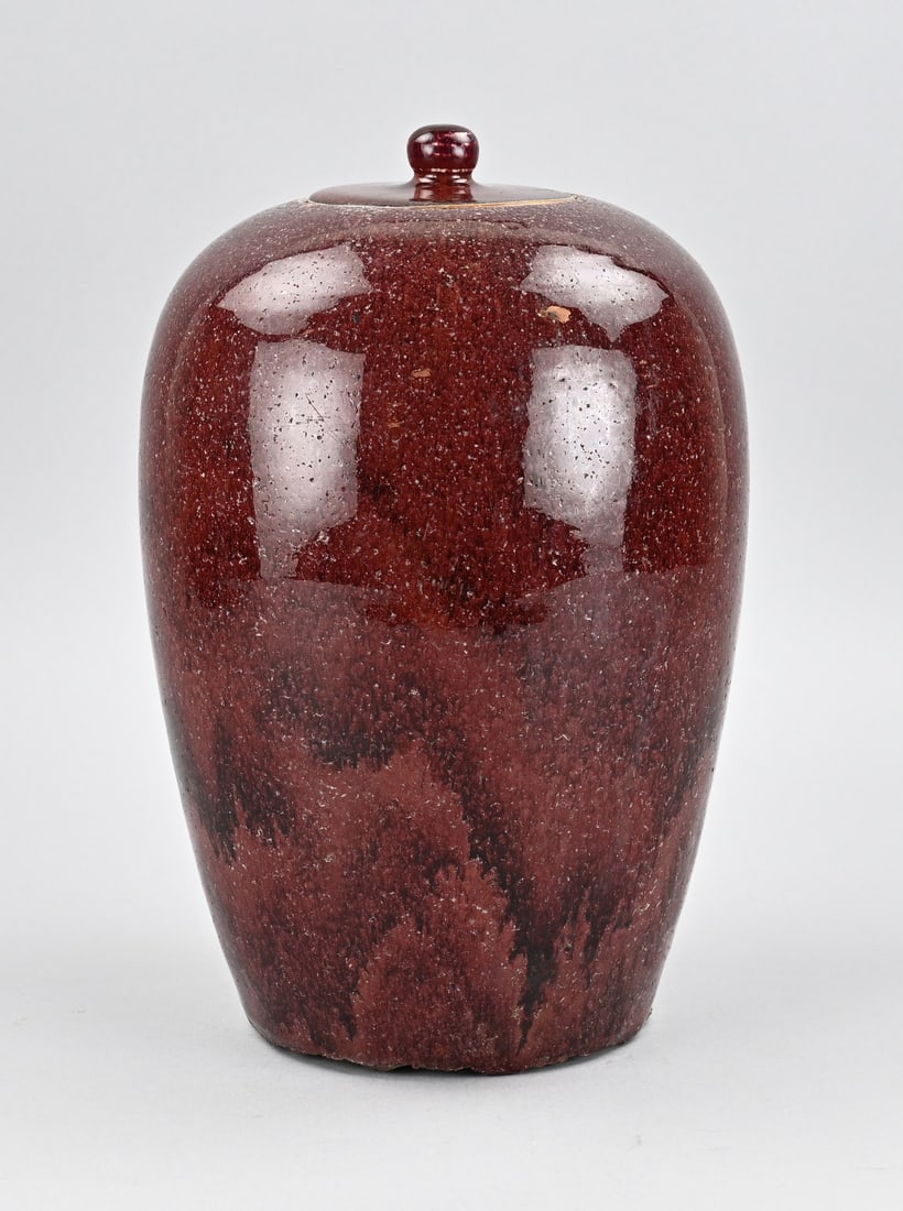 Chinese lidded pot, H 33 cm.: Antique Chinese porcelain sang de boeuf lidded pot. 19th - 20th century. Dimensions: H 33 cm. In good condition.
