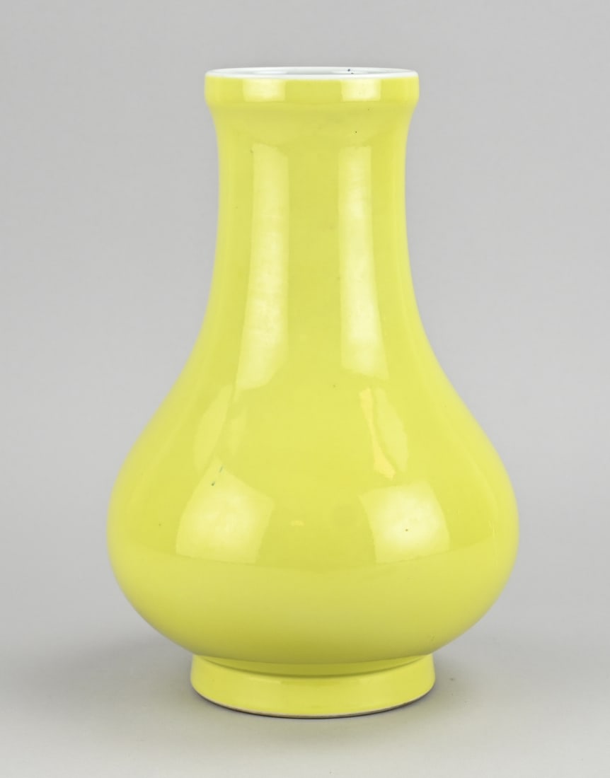 Chinese vase (yellow), H 26.8 cm. (1 of 1)