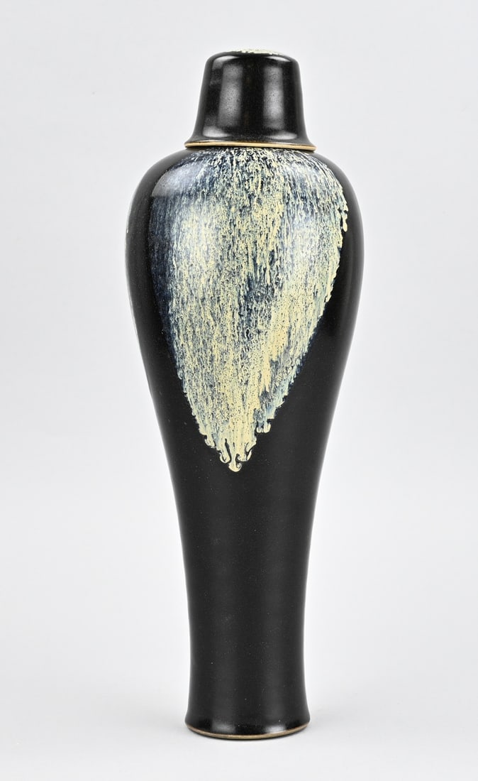 Chinese meipng sung vase, H 34 cm.: Old Meiping Sung Chinese vase with faded glaze + black glaze. Dimensions: H 34 cm. In good condition.