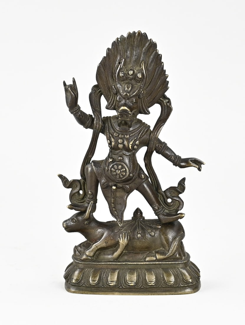 Chinese Buddha (2-part): Antique two-part Chinese bronze Buddha. Yama. Tibet. With bull on lotus throne. 19th century or older. Floral base mark. Dimensions: H 15.4 cm. In good condition.