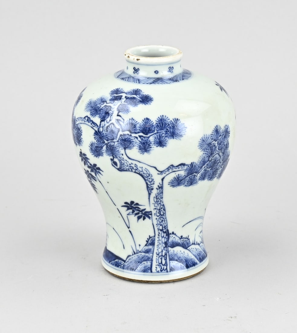 Chinese vase: Chinese porcelain blue and white meiping vase with garden decor. Dimensions: H 13 cm. In good condition.