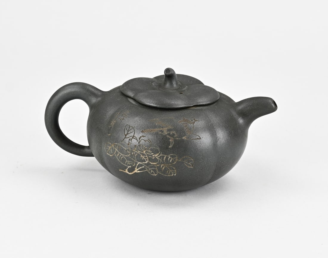 Chinese Yixing teapot Ø 12 cm. (1 of 1)