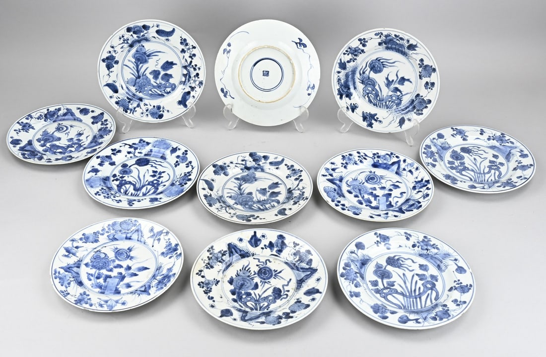 Lot of Chinese plates (11x) Ø 21.5 cm. (1 of 1)