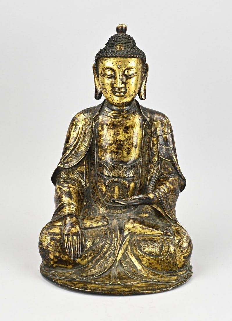 Chinese bronze Buddha, H 35.5 cm.: Antique Chinese bronze gilded Buddha in Ming style, fine floral engraving. Wear. Dimensions: 35.5 cm. In good condition.