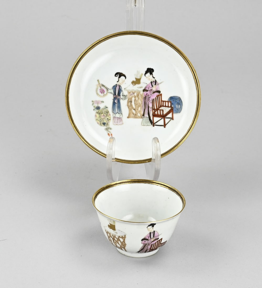 Rare Chinese cup + saucer: Rare, old, Chinese porcelain cup and saucer with geishas in an interior decor. Rose family. Yongzhen? Dimensions: 6.7 x 10.7 cm. In good condition.