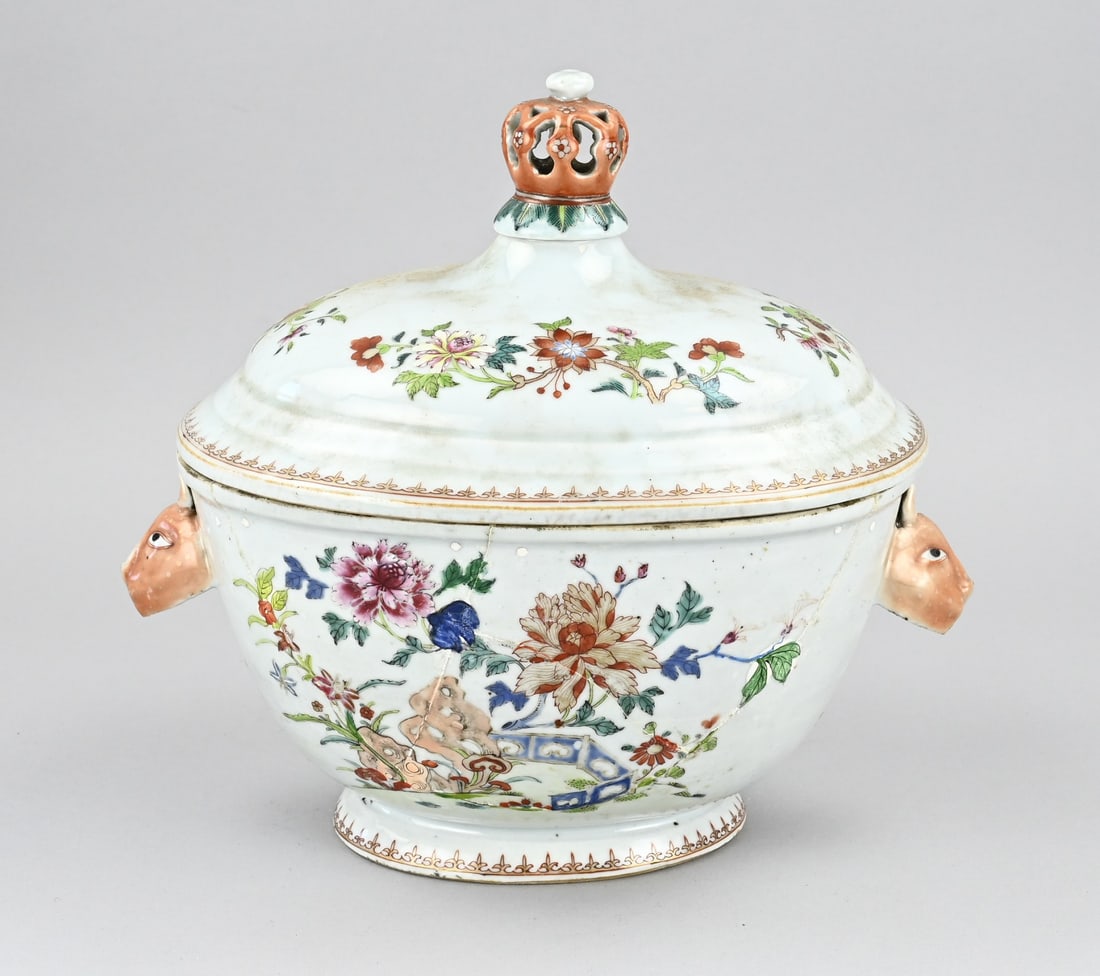 Chinese lidded bowl: Large 18th-century Chinese porcelain Rose Family, Cheng Lung lidded dish with floral and gold decoration. Underplate glued, lid intact. Dimensions: 30 x 34 x 25 cm. In fair condition.