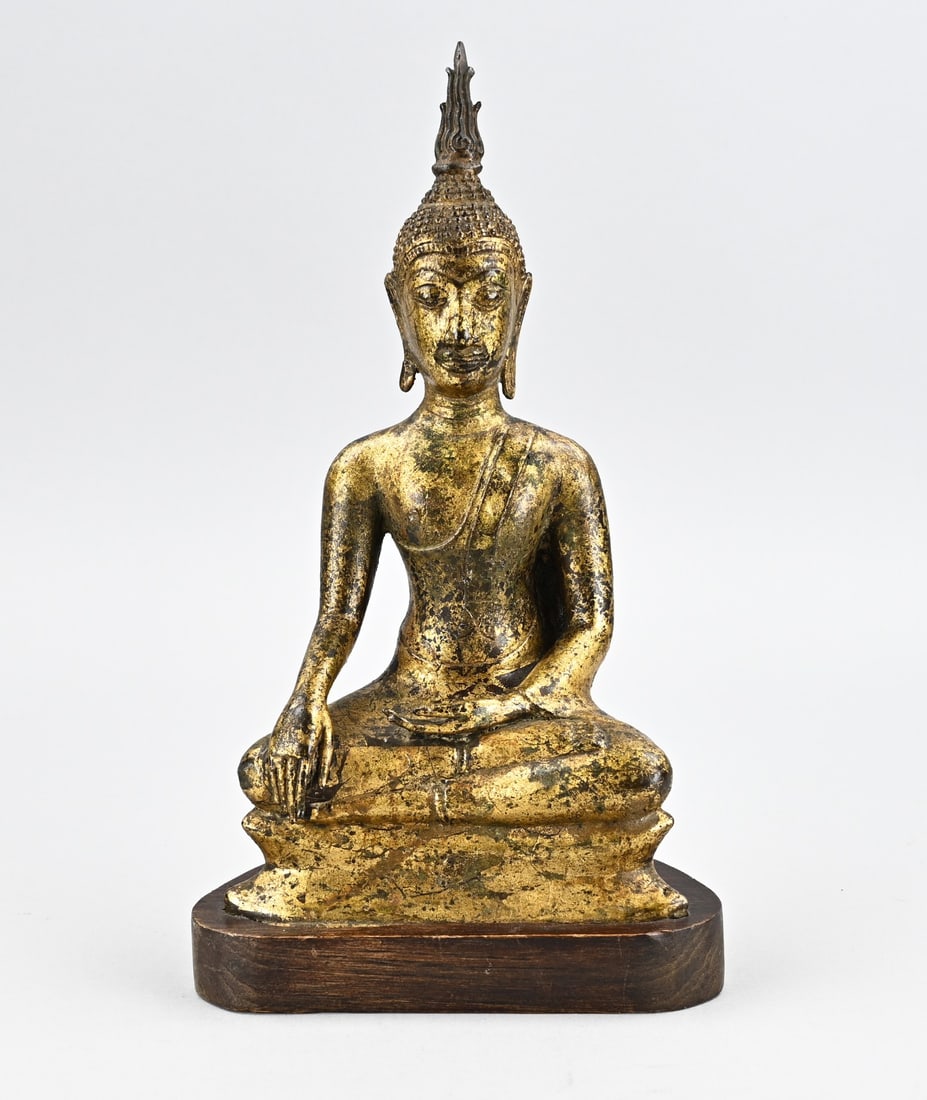 Buddha (Thailand), H 30 cm.: Antique Thai gilded bronze Buddha. First half of the 20th century. Dimensions: H 30 cm. In good condition.