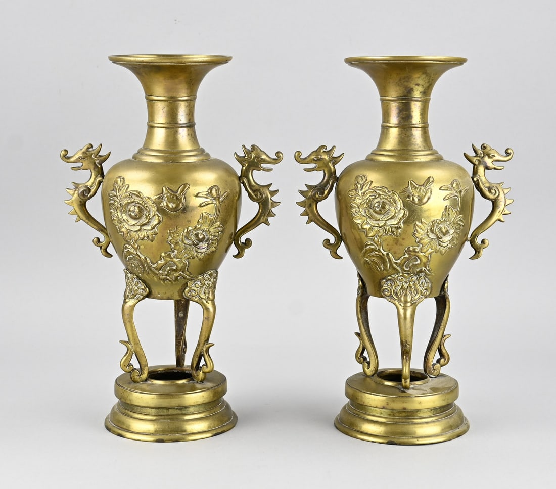 2x Chinese vase, H 34 cm.: Two antique Chinese bronze ear vases with bird/floral/dragon decoration. Circa 1900. Dimensions: H 34 cm. In good condition.