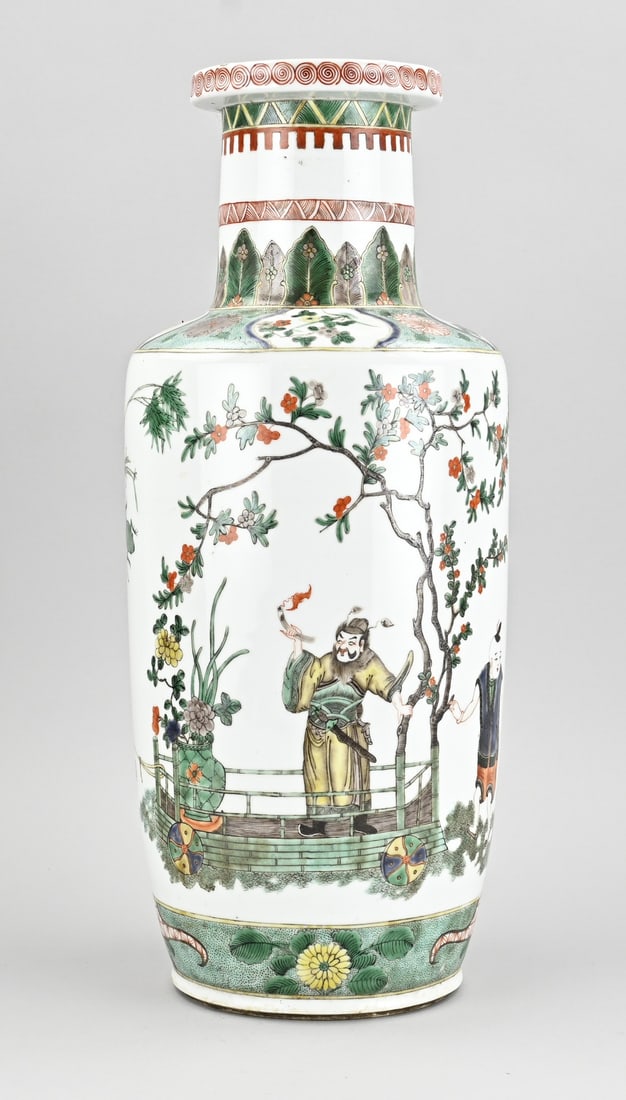 Chinese Verte vase, H 48 cm.: Old Chinese porcelain Verte family vase with figures in garden settings. Six-character base mark. Dimensions: H 48 cm. In good condition.