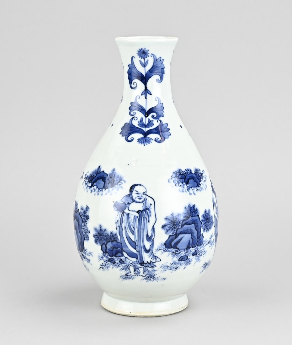 Chinese vase, H 22.2 cm.: Chinese porcelain vase with figures in a landscape and floral decoration. Dimensions: H 22.2 cm. In good condition.