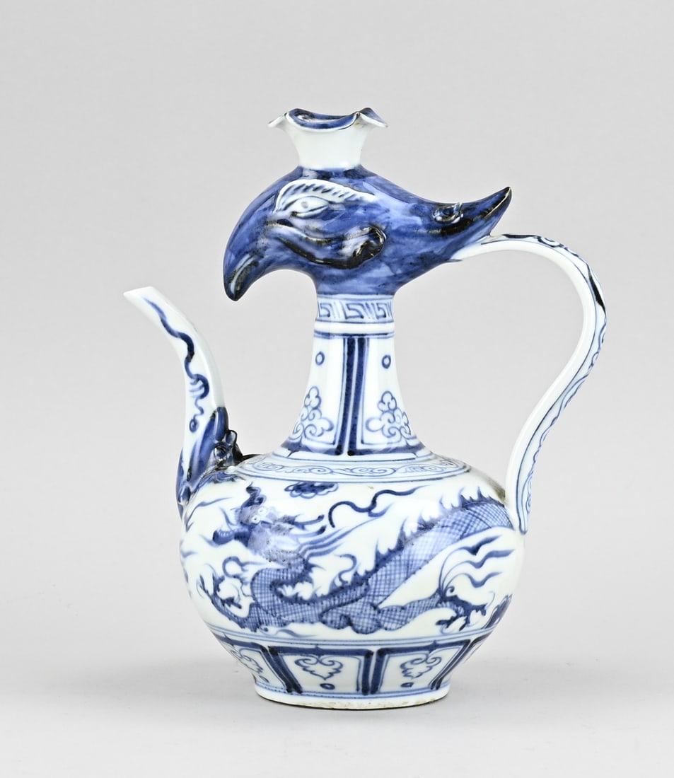 Chinese pouring jug, H 22 cm.: Old Chinese porcelain pitcher with bird head and dragon decoration. Dimensions: H 22 cm. In good condition.