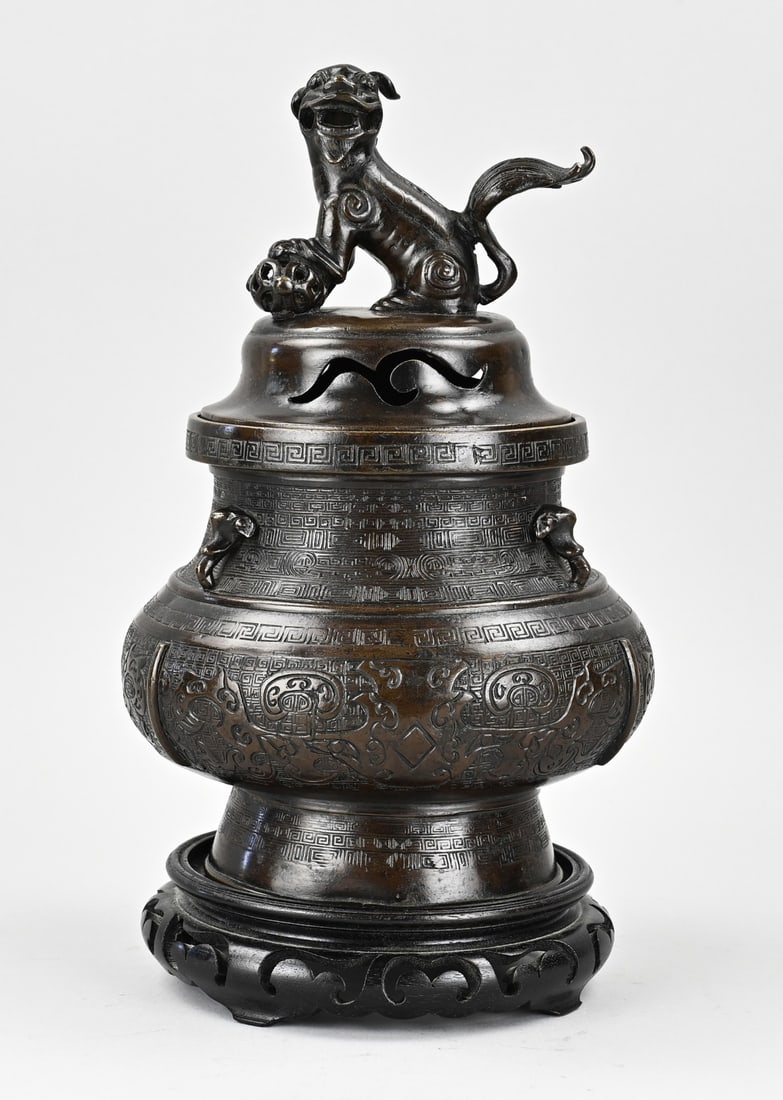 Chinese bronze incense burner Ø 17.8 cm. (1 of 1)