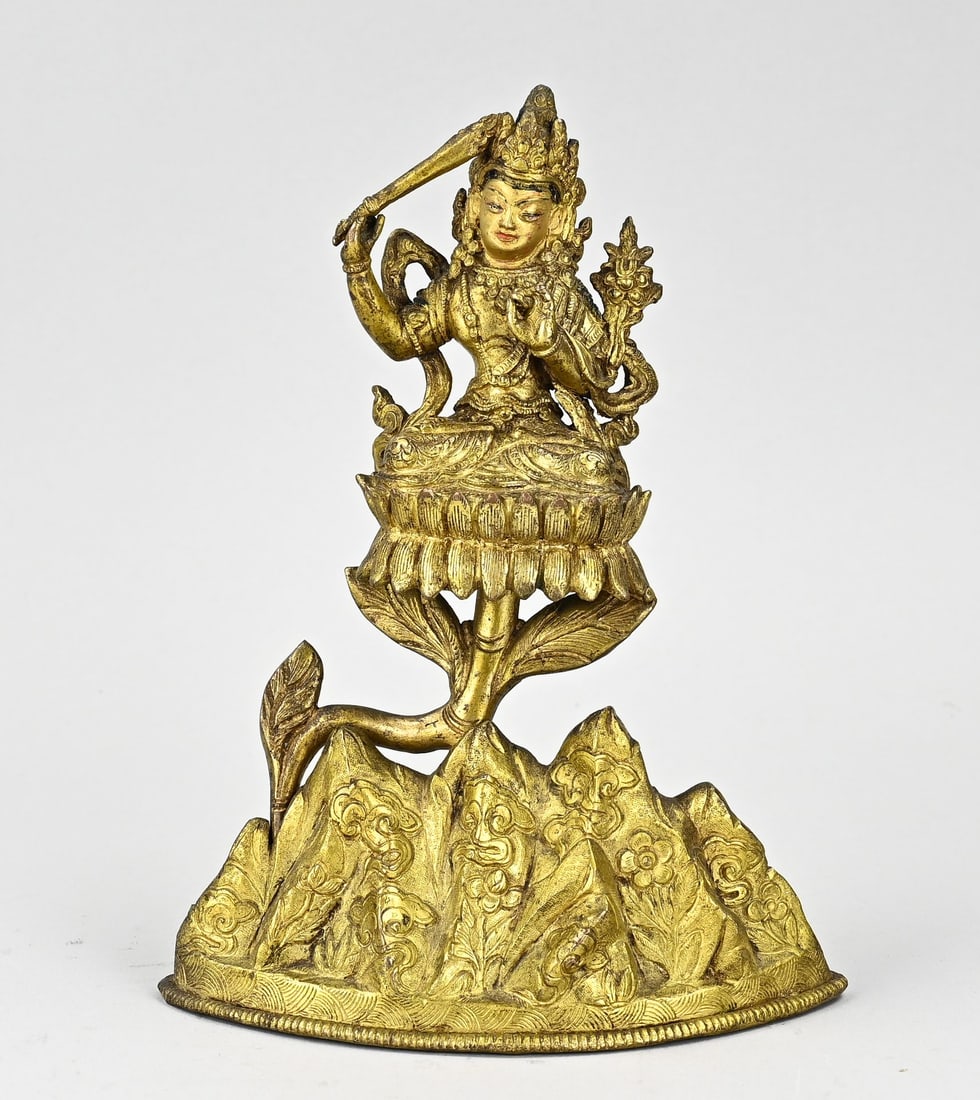 2-part Chinese Buddha figure, H 20 cm.: Two-part Chinese gilded bronze Buddha figure on a lotus flower. 18th - 19th century. Fine decoration. Floral base mark. Dimensions: H 20 cm. In good condition.