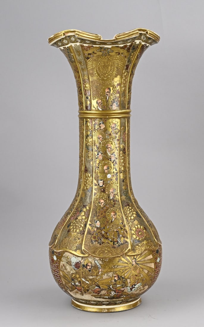 Japanese Satsuma vase, H 58 cm.: Top quality Antique Japanese porcelain Satsuma collar vase with detailed figures and faces/floral + gold decoration with signature. Dimensions: H 58 cm. In good condition.
