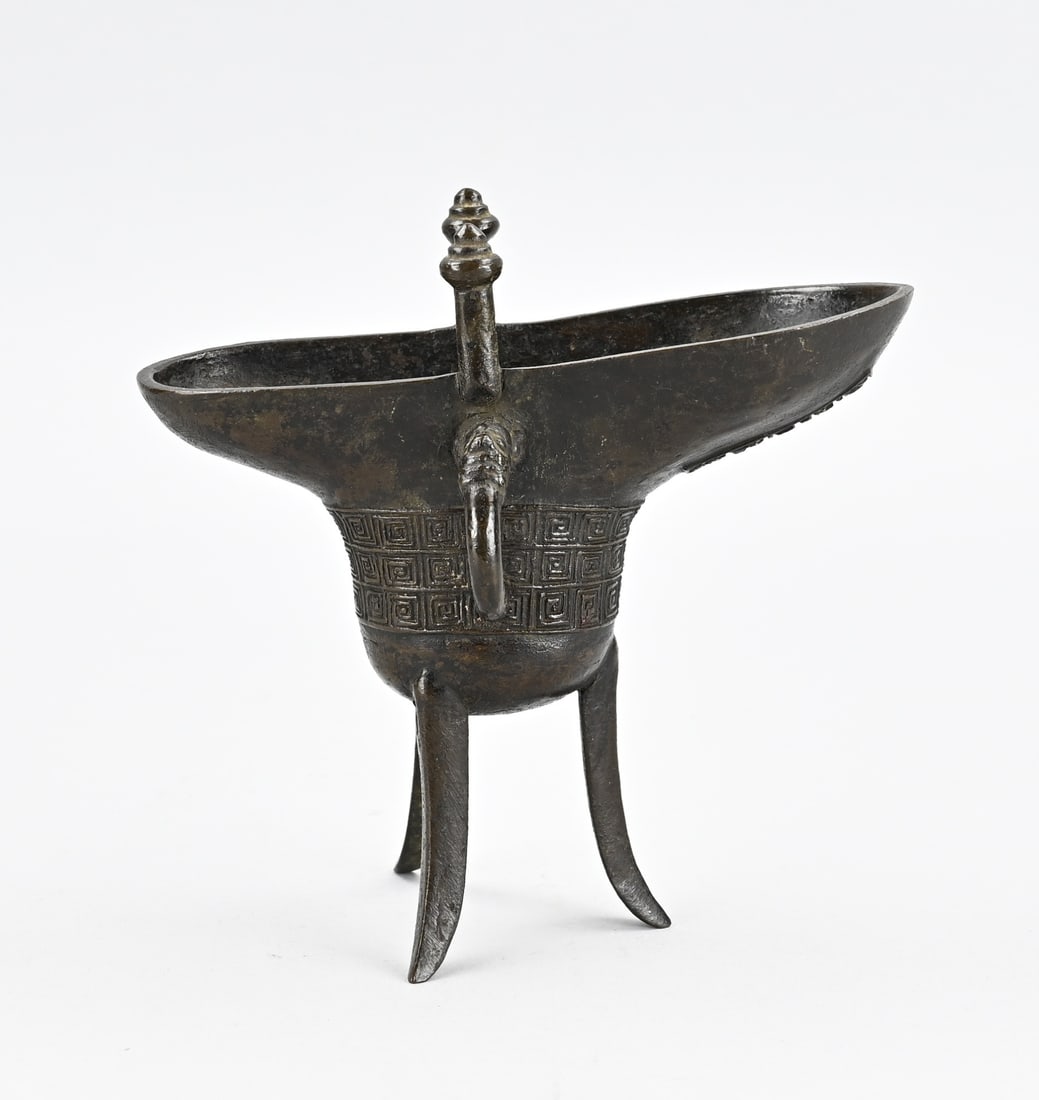 Chinese ritual pitcher: Antique Chinese bronze ritual pouring jug with text. 19th century or older. Dimensions: 17 x 17 x 9.8 cm. In good condition.