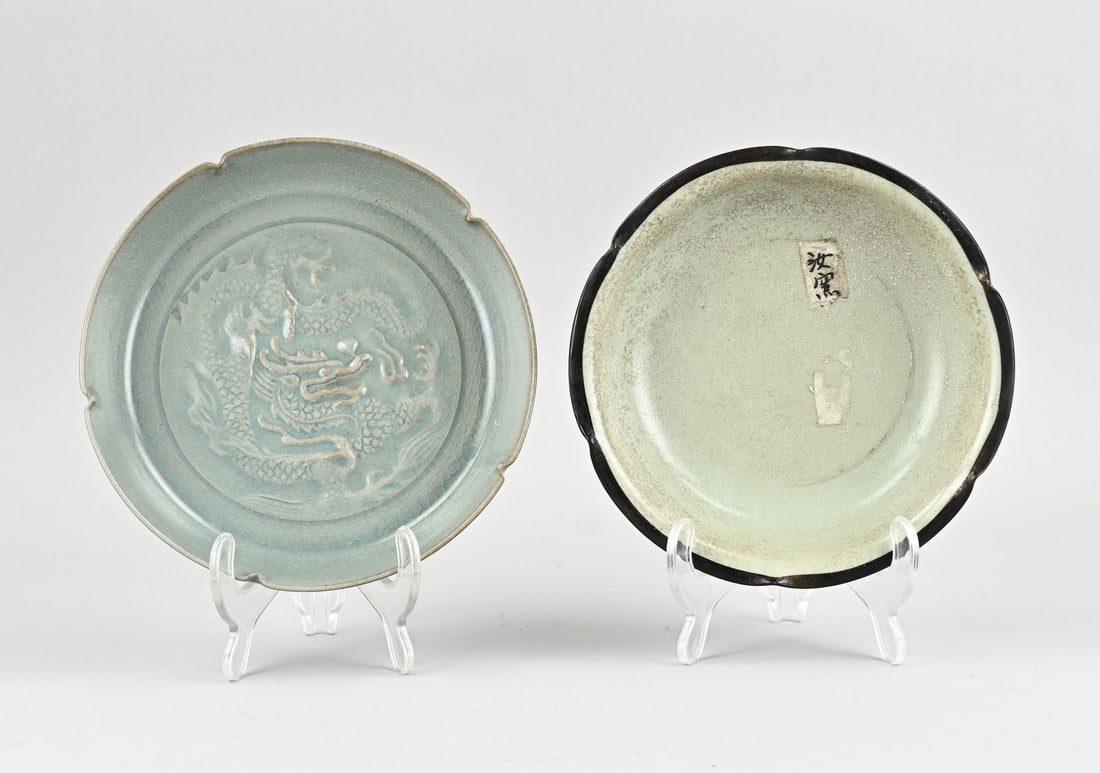 2x Celadon plate Ø 18.8 - 19.4 cm. (1 of 1)