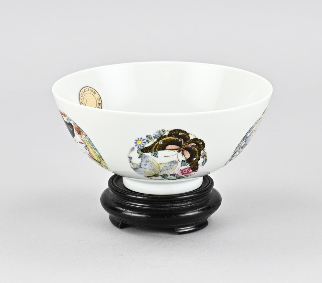 Chinese bowl on console Ø 14.5 cm. (1 of 1)