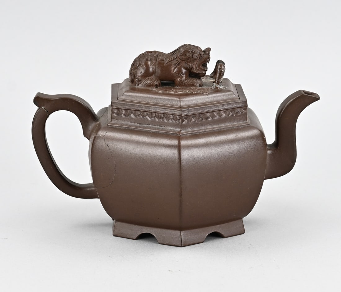 Yixing teapot (1 of 1)