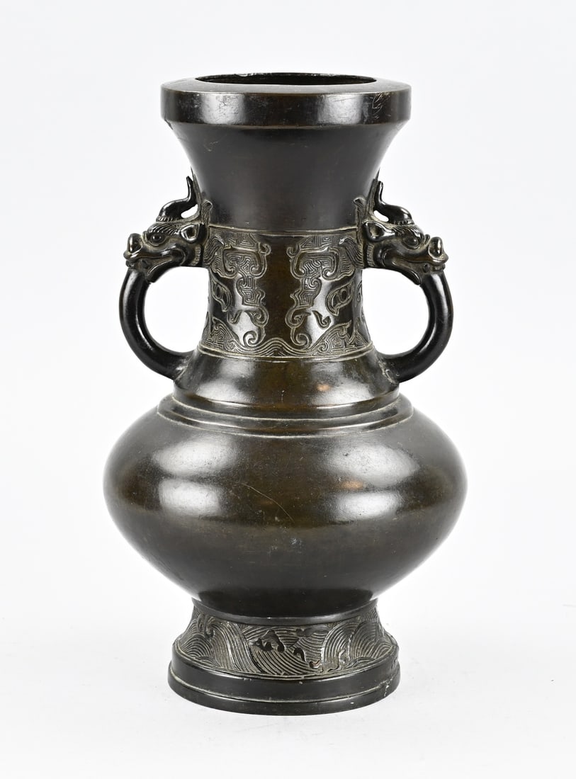 Chinese bronze vase, H 27 cm. (1 of 1)