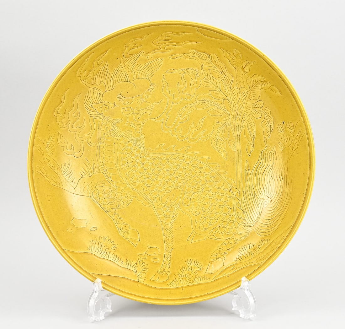 Chinese dish Ø 36 cm.: Chinese porcelain dish with relief kylin in a landscape. Base mark. Dimensions: H 9 x Ø 36 cm. In good condition.