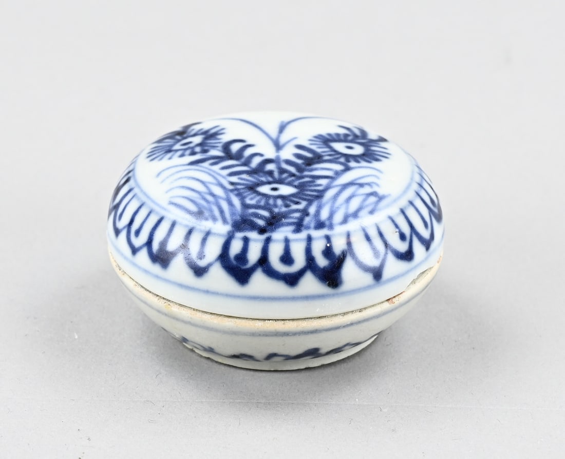 Chinese lidded box Ø 6.5 cm. (1 of 1)