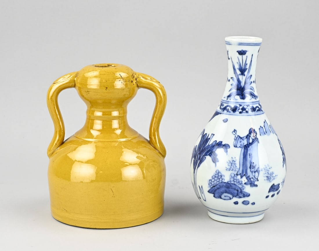 2x Chinese vase, H 19.5 - 22 cm. (1 of 1)