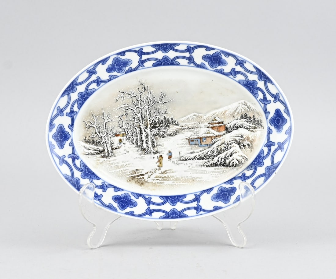Chinese bowl, 23 x 17 cm.: Old Chinese porcelain bowl with winter landscape + figures decoration. Dimensions: 23 x 17 cm. In good condition.