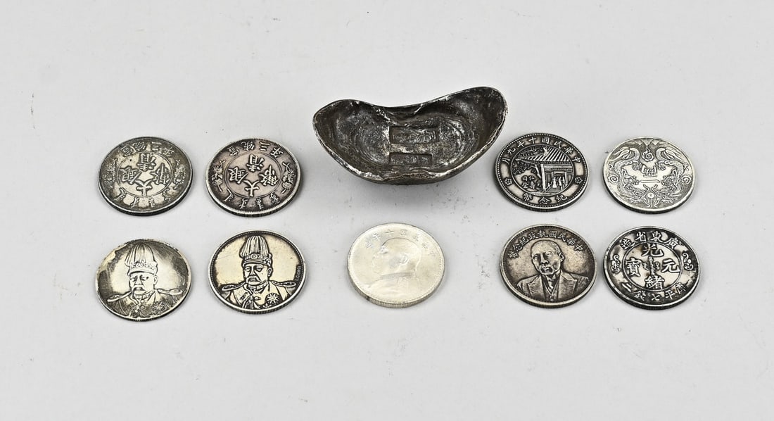 Lot various Chinese means of payment: Lot of various old Chinese coins/means of payment. Quantity: 10. Size: 4 - 8 cm. In good condition.