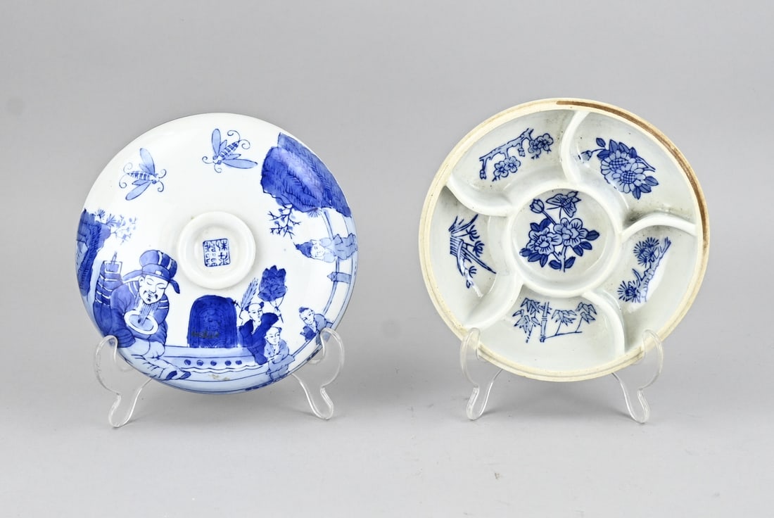 Chinese covered dish Ø 18 cm.: Old Chinese porcelain lidded dish with figural decoration. Second half of the 20th century. Dimensions: H 9 x Ø 18 cm. In good condition.