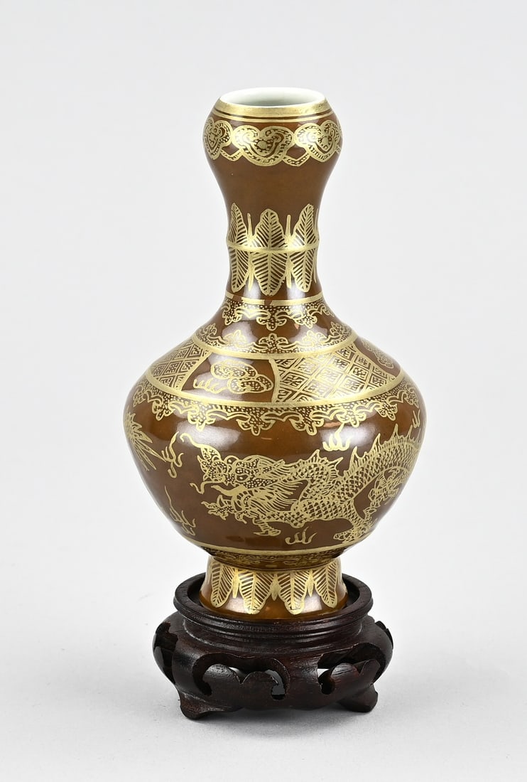 Chinese knobbed vase on console, H 12 cm. (1 of 1)