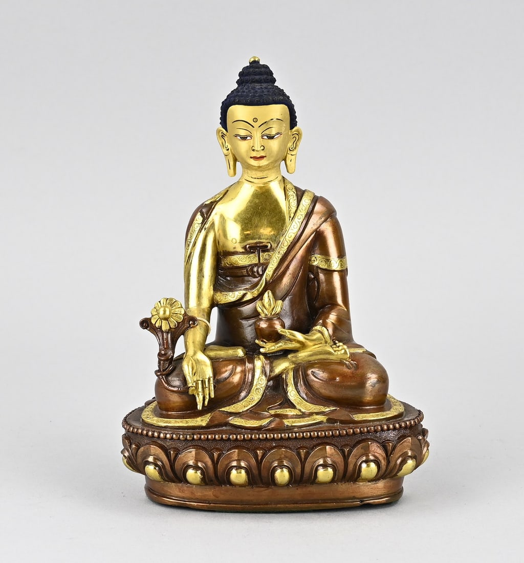 Bronze Buddha, H 20.3 cm.: Old bronze Medicine Buddha, partially gilded. Bhaisajyaguru. Nepal or Tibet. 20th century. Dimensions: H 20.3 cm. In good condition.