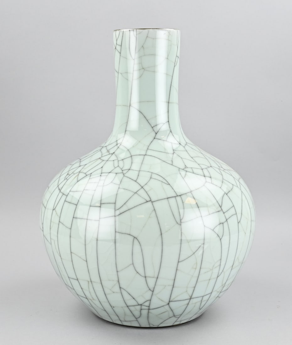 Large celadon vase, H 44 cm.: Large old Chinese porcelain celadon crackle vase. Dimensions: H 44 x Ø 31 cm. In good condition.