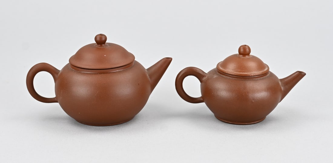 2x Old Yixing teapot (1 of 1)
