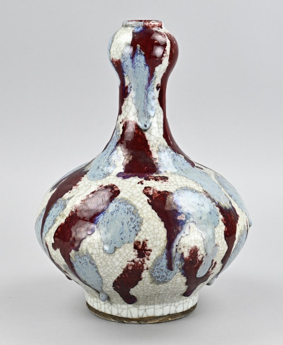 Chinese vase, H 31.4 cm.: Old Chinese porcelain celadon bulbous vase with flambé glaze. Dimensions: H 31.4 x Ø 22 cm. In good condition.