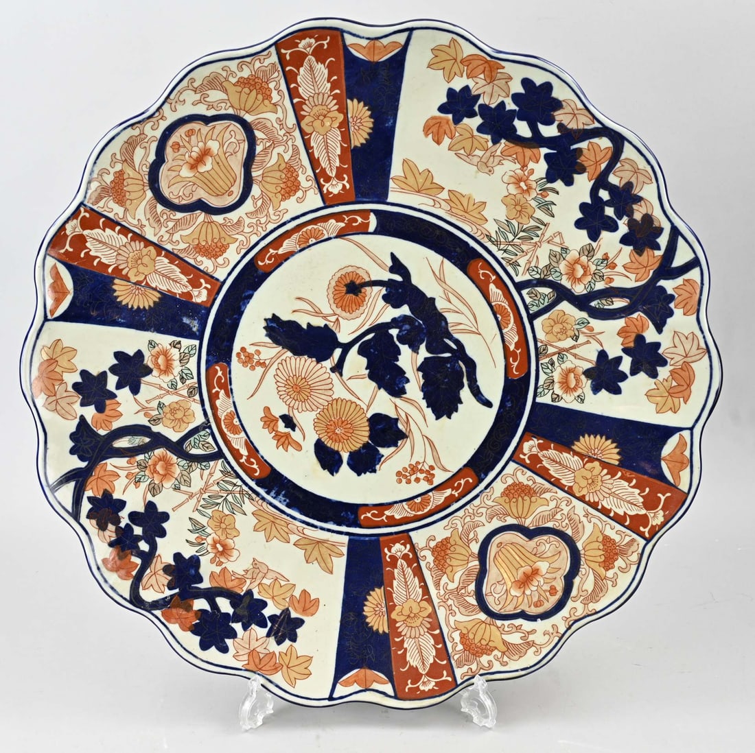 Large Imari dish Ø 60 cm.: Large, antique Japanese porcelain Imari dish with a contoured rim and floral/gold decoration. Dimensions: Ø 61 cm. In good condition.