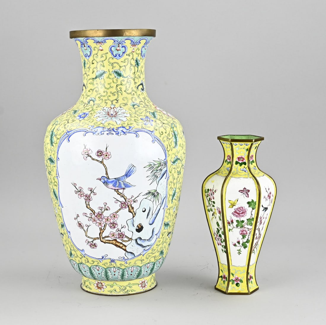 2x Chin.Cantonese enamel vase, H 23 - 39 cm.: Two antique Chinese Cantonese enamel vases with garden and bird decoration. First half of the 20th century. Dimensions: H 23 - 39 cm. In good condition.
