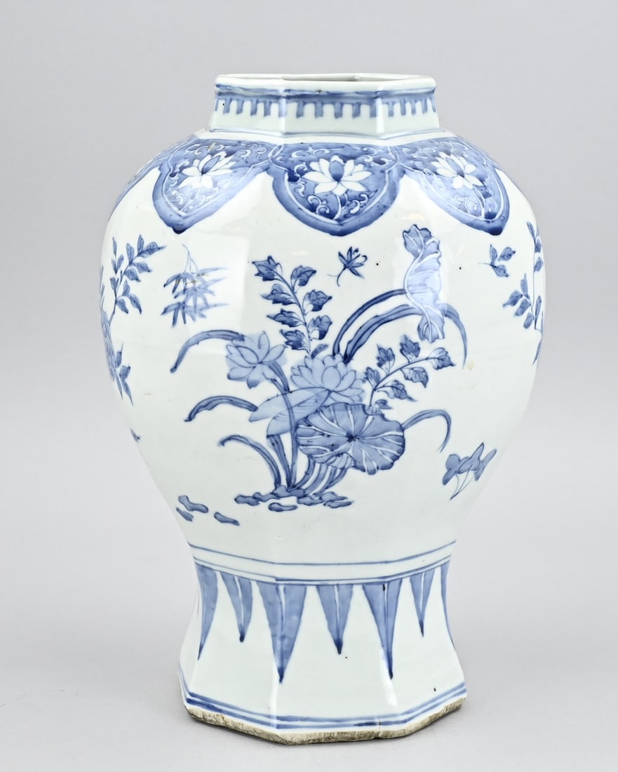 Chinese vase (1 of 1)