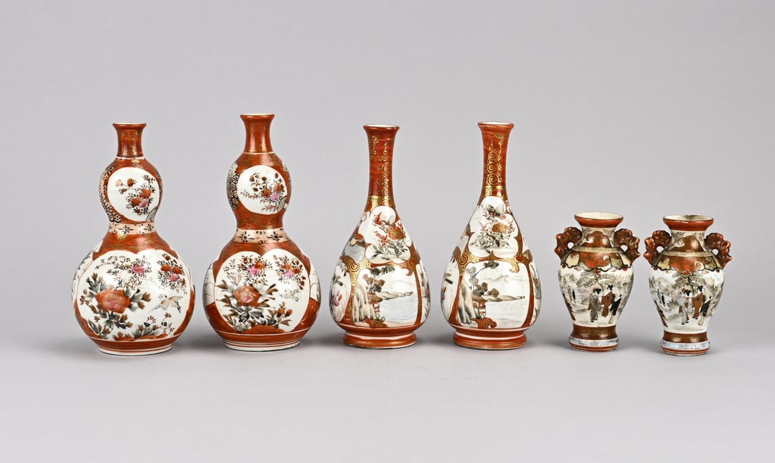 Lot Kutani (6x): 6x Antique Japanese porcelain Kutani vases with floral/animal/landscape and gold decoration. Base mark. Dimensions: H 9 - 16 cm. In good condition.