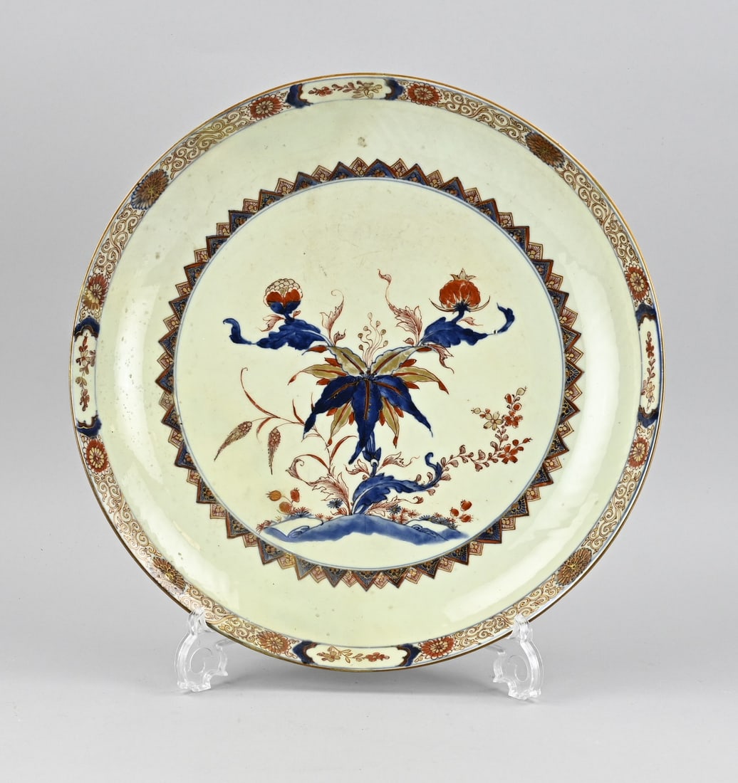 Chinese Imari dish Ø 37.5 cm.: 18th-century Chinese porcelain Imari dish with pomegranate tree and gold decoration. Dimensions: Ø 37.5 cm. Moderately restored. In fair condition.