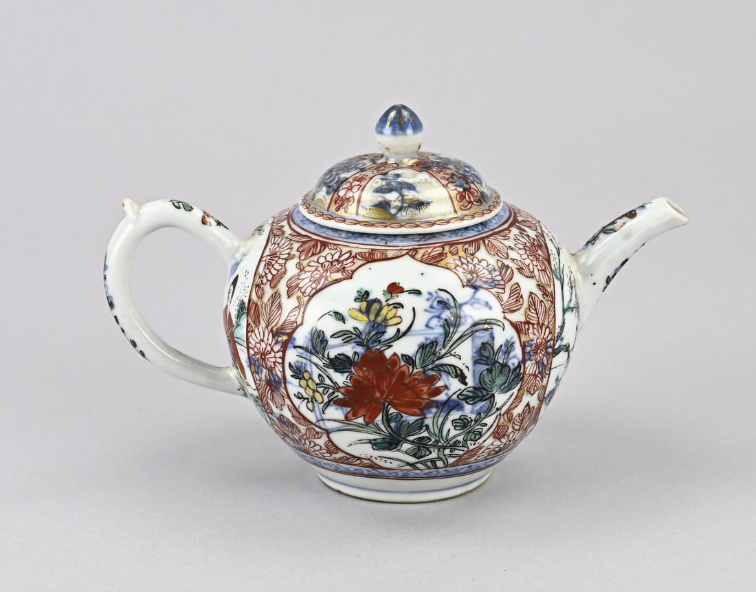 Chinese Imari teapot Ø 10 cm. (1 of 1)