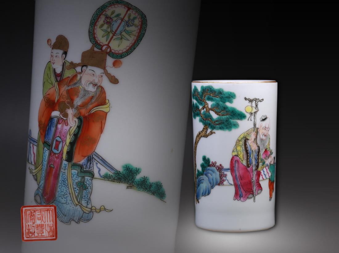 Qing Dynasty Porcelain Pen Holder: Height:4.9", Top diameter:2.4", Diameter: 2.8"
