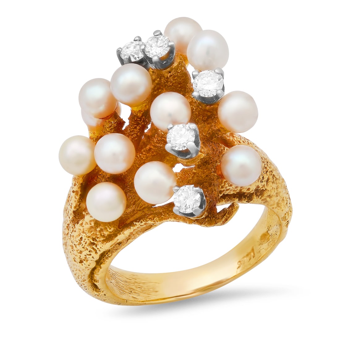 14K Yellow Gold Setting with White Pearls and 0.20ct Diamond Ladies Ring: Retail: $2,640.00 ****** 14K Yellow Gold Setting with White Pearls and 0.20ct Diamond Ladies Ring ****** Size: 5 (we offer free resizing to winning bidders) / Metal: 14K Yellow Gold / Total Item Weigh