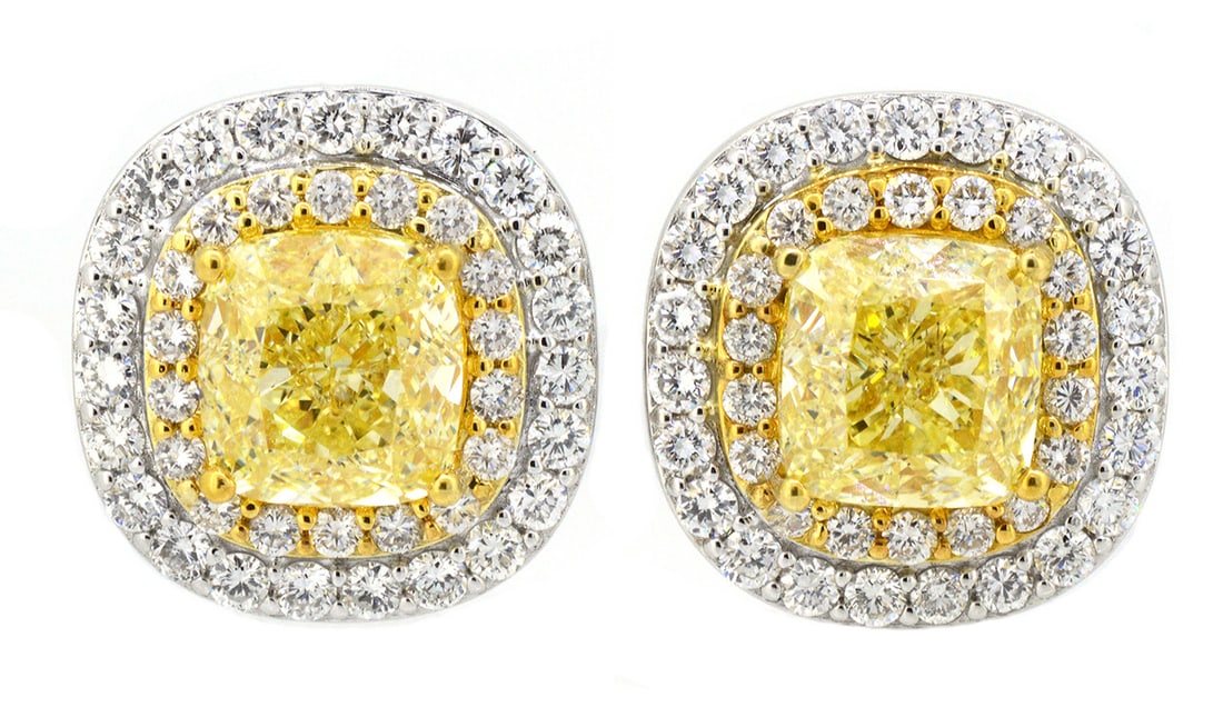 18K Yellow Gold Earrings with 4.02ct GIA certified Diamonds and 1.09ct Adjacent Diamonds (1 of 6)