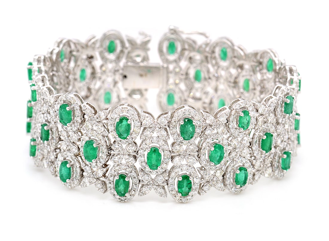 18K White Gold Ladies Bracelet with 8.96tcw Emeralds and 11.07tcw Diamonds: Retail: $42,500.00 ****** 18K White Gold Ladies Bracelet with 8.96tcw Emeralds and 11.07tcw Diamonds ****** Size: 7 / Metal: 18K White Gold / Total Item Weight: 47.3 Grams / Country Made: United