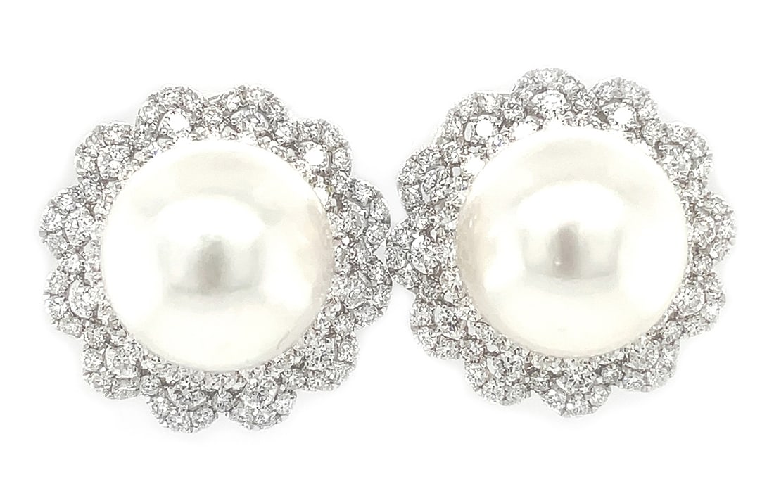 18K White Gold Ladies Earrings with White South Sea Pearls and 2.92ct tw Adjacent Diamonds: Retail: $14,500.00 ****** 18K White Gold Ladies Earrings with White South Sea Pearls and 2.92ct tw Adjacent Diamonds ****** Metal: 18K White Gold / Total Item Weight: 16.9 Grams / Country Made: United