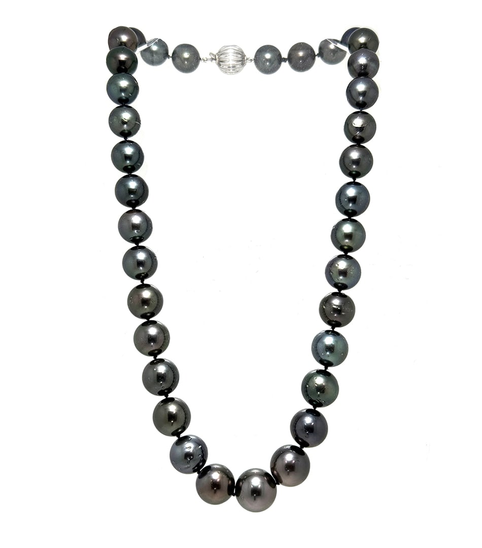 GIA Certified South Sea Tahitian Ladies Pearl Necklace with 14K White Gold Clasp: Retail: $9,800.00 ****** GIA Certified South Sea Tahitian Ladies Pearl Necklace with 14K White Gold Clasp ****** Size: 18 / Metal: 14K White Gold / Total Item Weight: 82.43 Grams / Country Made: Unite