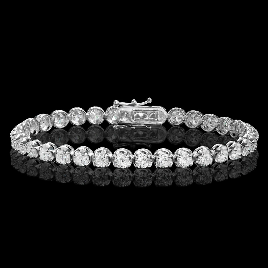 18k White Gold 6.98ct Diamond Bracelet: Retail: $28,231.00 ****** 18k White Gold 6.98ct Diamond Bracelet ****** Metal: 18K White Gold / Total Item Weight: 13.2 grams / Country Made: United States / / Main Stone: Diamond / Carat Total Weight